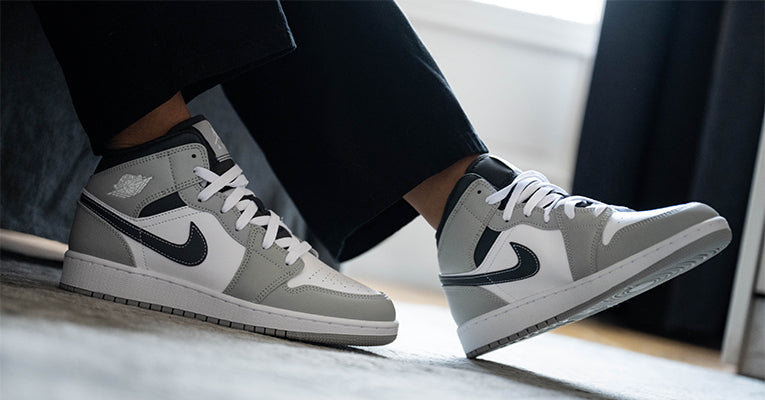 Jordan 1 mid light smoke grey sortie hot sale