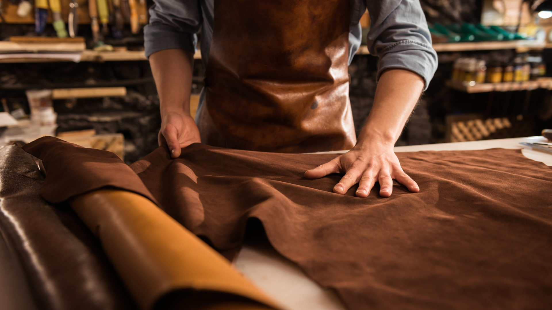 Colle contact pour cuir : une solution efficace pour vos projets de maroquinerie